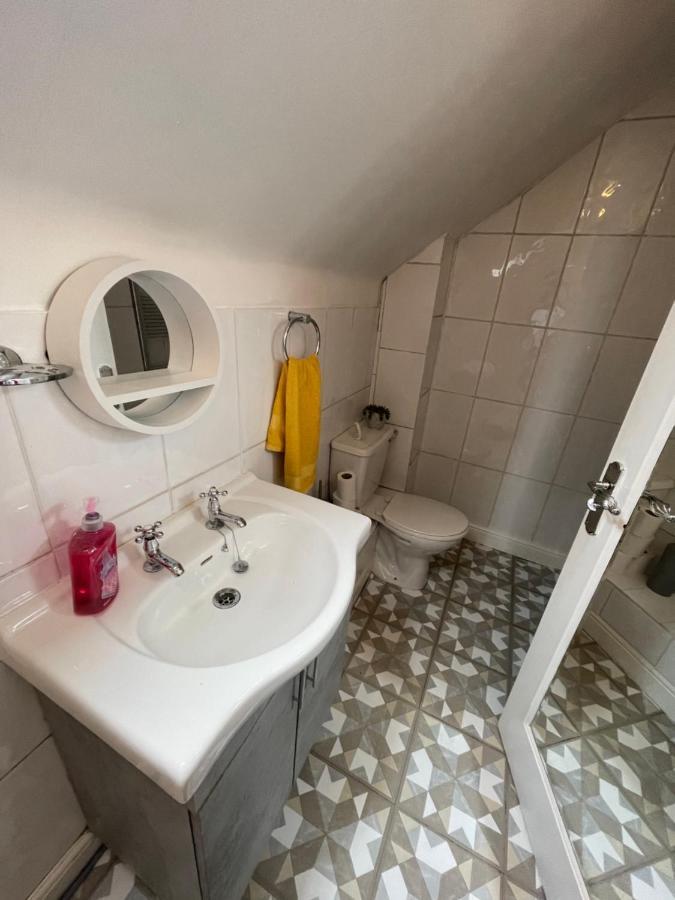 1 Bed Flat At Drum Street EDI Exterior photo